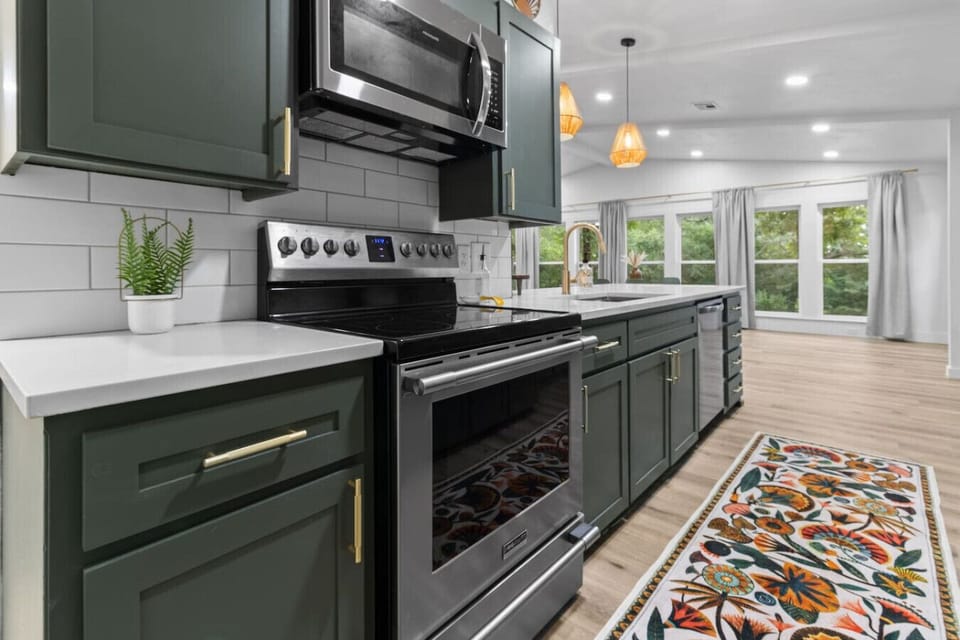 Fully Stocked Kitchen