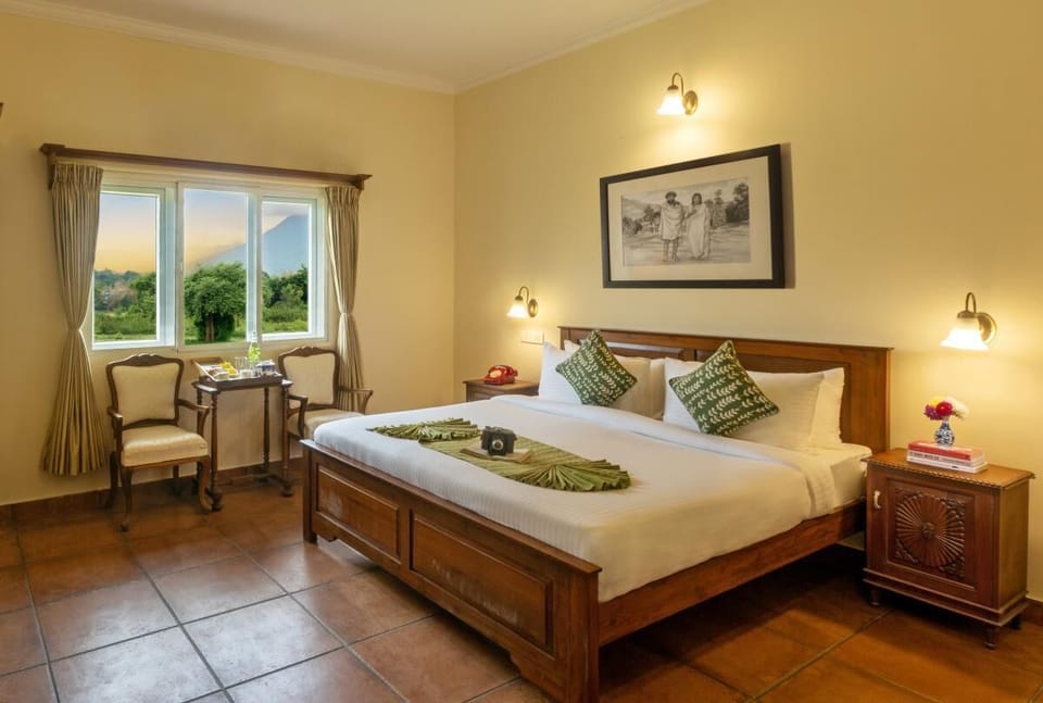 Luxury Double Room, 1 King Bed, Patio, Mountain View | Minibar, in-room safe, blackout drapes, soundproofing