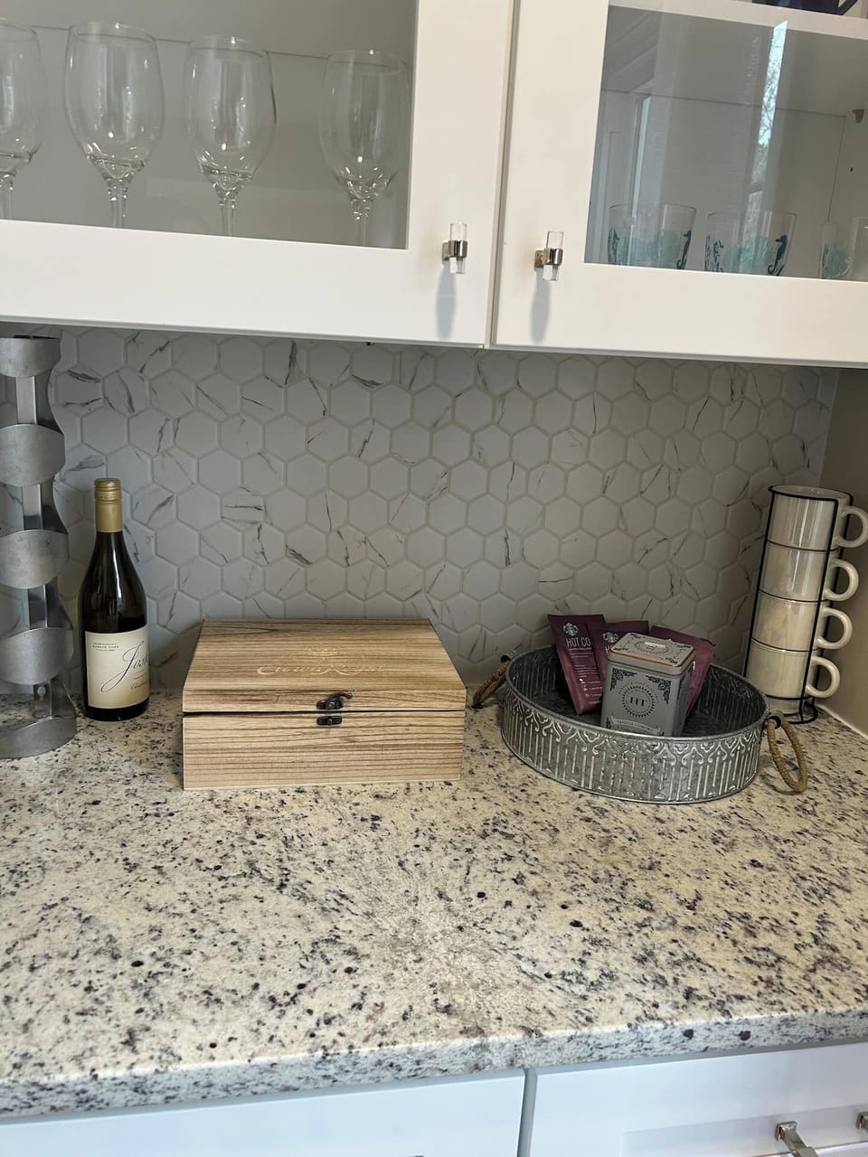 No hassle dining. Everything you need is on hand.