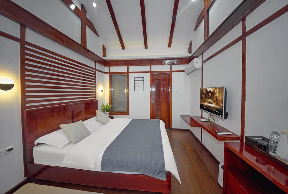 Comfort Double Room, 1 Queen Bed, Non Smoking, Garden View | Blackout drapes, WiFi (free)