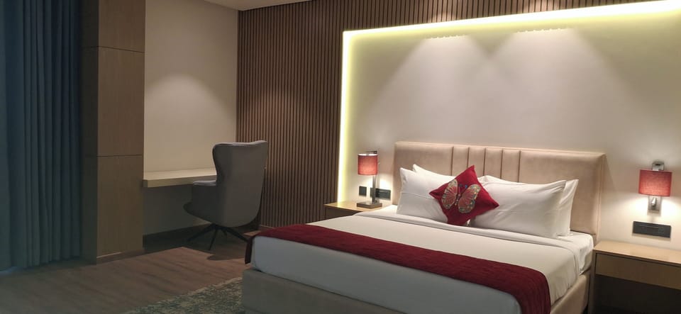 Deluxe Double Room | In-room safe, desk, blackout drapes, soundproofing