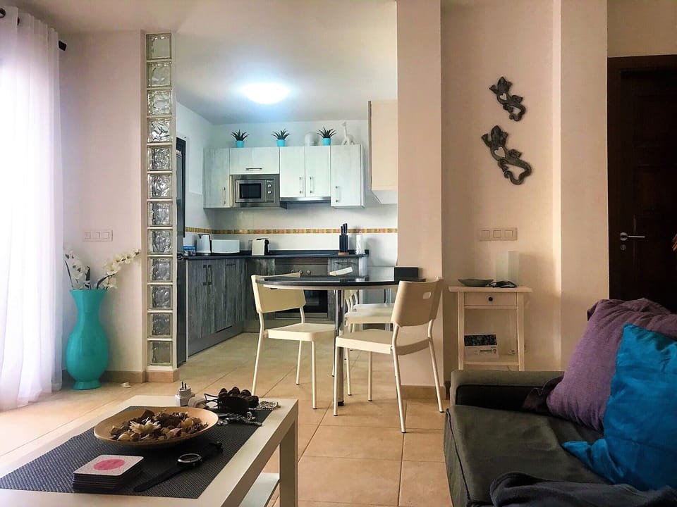 Villa Zinnia Playa Blanca - open plan lounge, kitchen and dining
