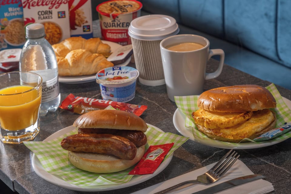 Daily continental breakfast (GBP 7.95 per person)