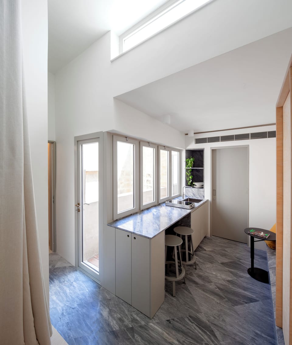Studio, Balcony | Private kitchen | Mini-fridge, stovetop, cookware/dishes/utensils