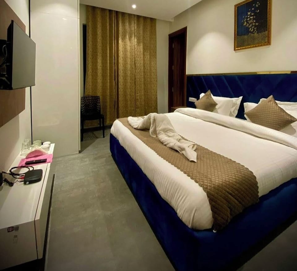 Classic Room | Desk, laptop workspace, free WiFi