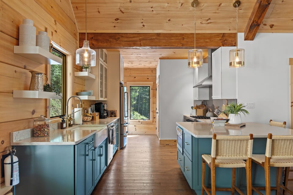 Make yourself at home in this dream chef kitchen with 36" gas cook top and oven.