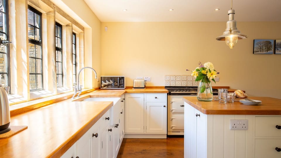 There is so much space in the kitchen/diner, you can unpack any necessary supplies with ease and tuck everything away in the cupboards.