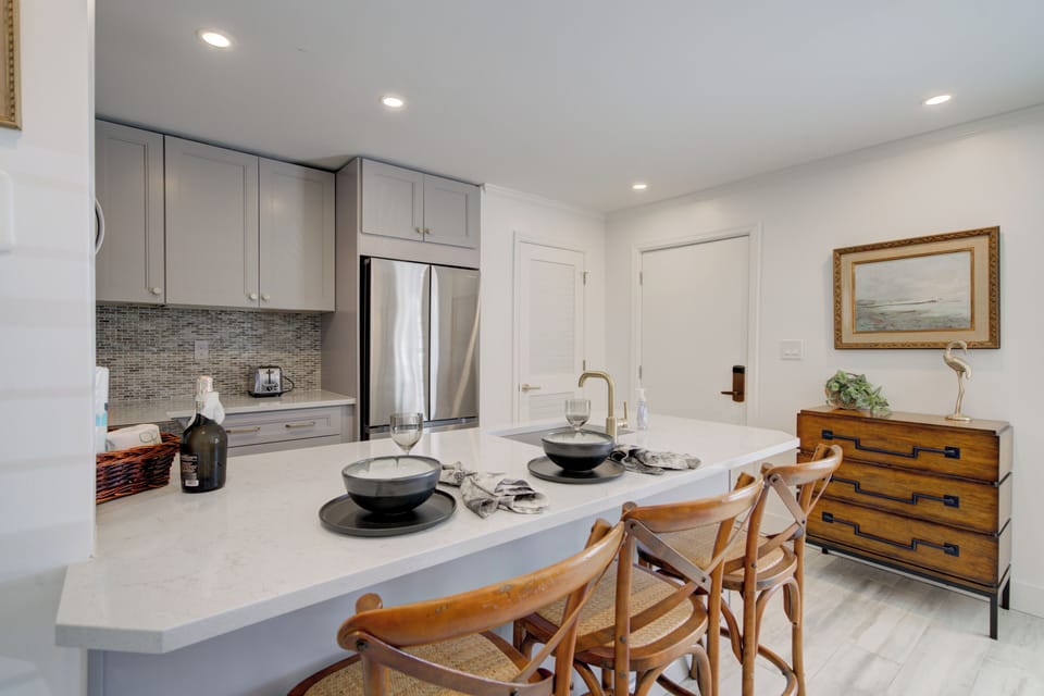 Condo, Garden View | Private kitchen | Electric kettle, toaster