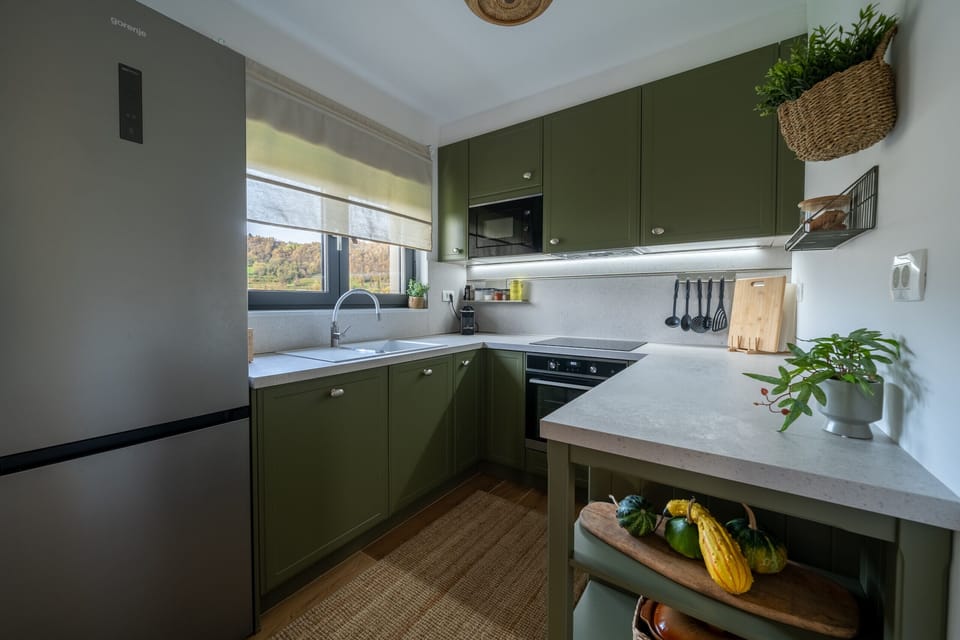 House | 3 bedrooms, desk