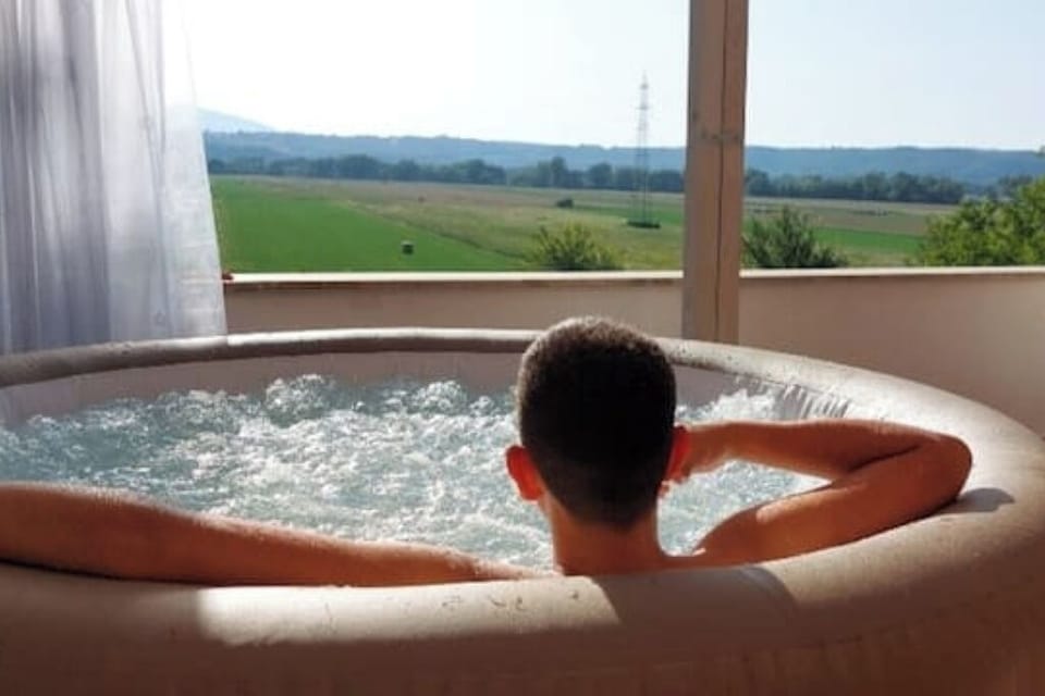 Outdoor spa tub