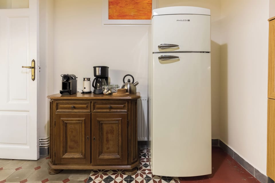 Apartment, 3 Bedrooms, Pets Allowed | Private kitchen | Espresso maker, electric kettle, toaster