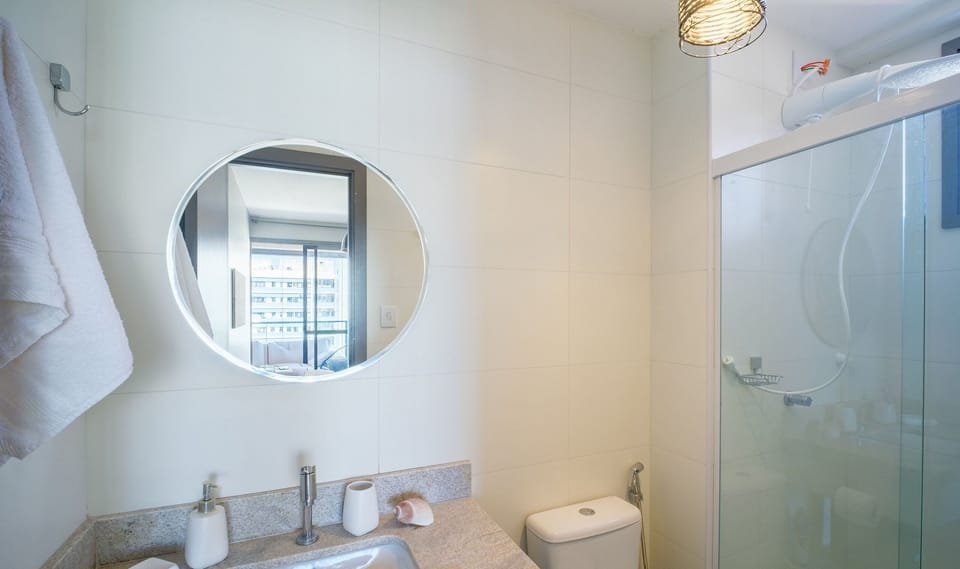 Basic Apartment | Bathroom | Free toiletries