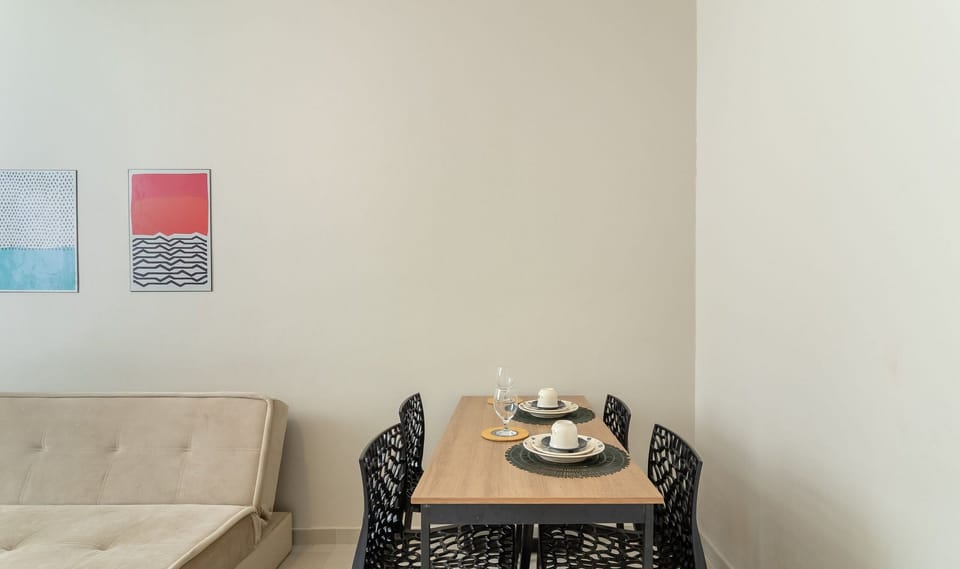 Basic Apartment | Dining