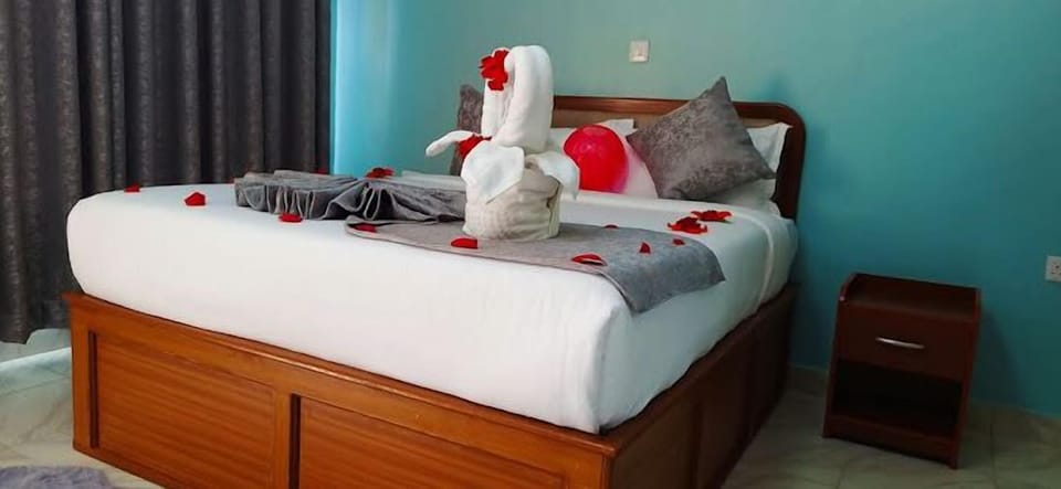 Deluxe Double Room, Garden View | Free WiFi, bed sheets