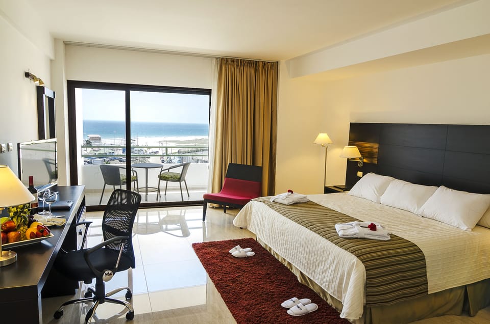 Double Room, 1 Queen Bed, Ocean View | Minibar, in-room safe, desk