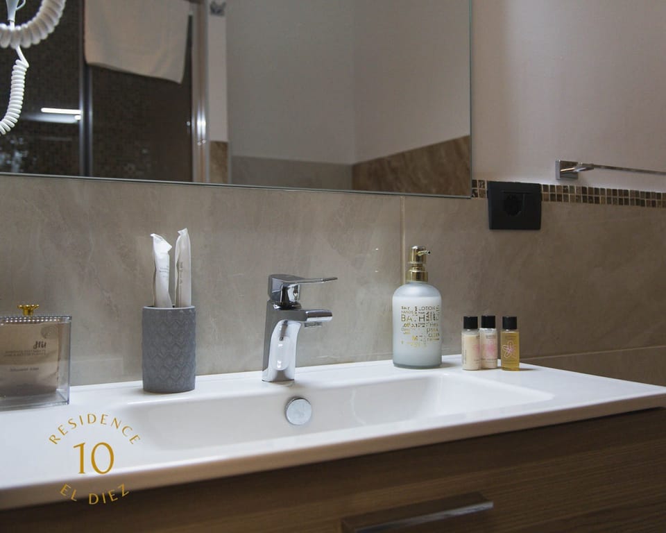 Room, Private Bathroom | Desk, soundproofing, free WiFi