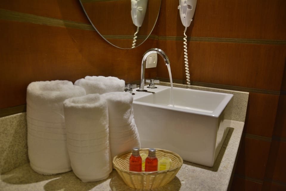 Standard Double or Twin Room | Bathroom sink