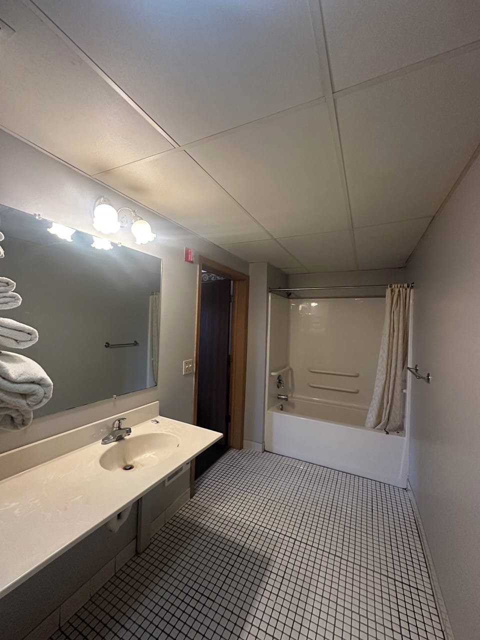 Towels, soap, shampoo, toilet paper
