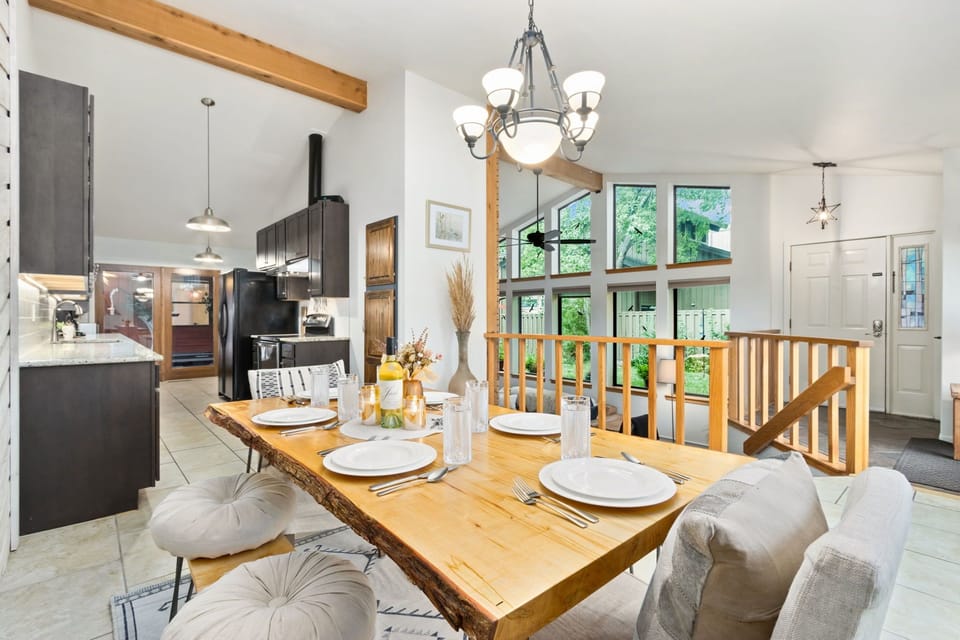 Dining Area | Comfortable Seating for 6!