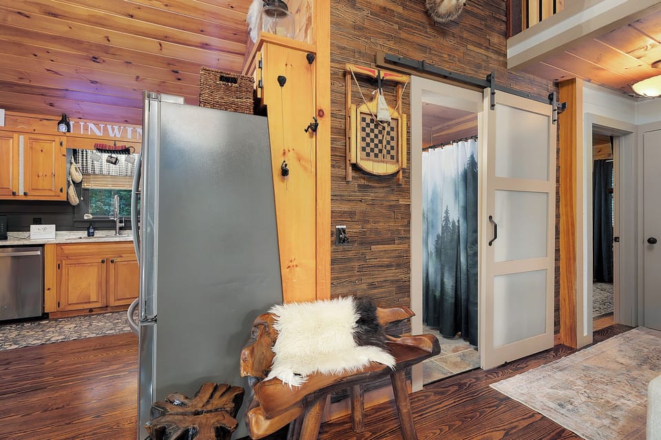 A Fine Piece of Aska - Creative, Stylish Design