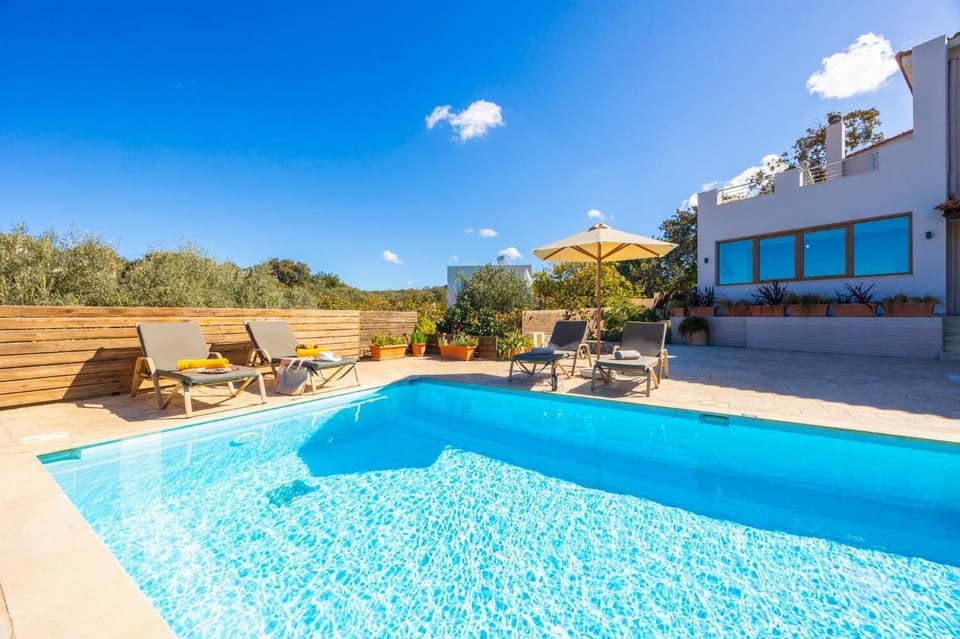 Private pool and terrace