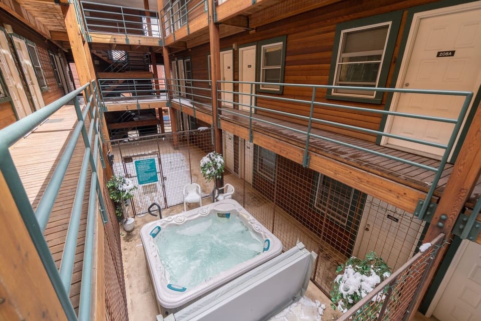 Hot Tub - Fall Line shared hot tub