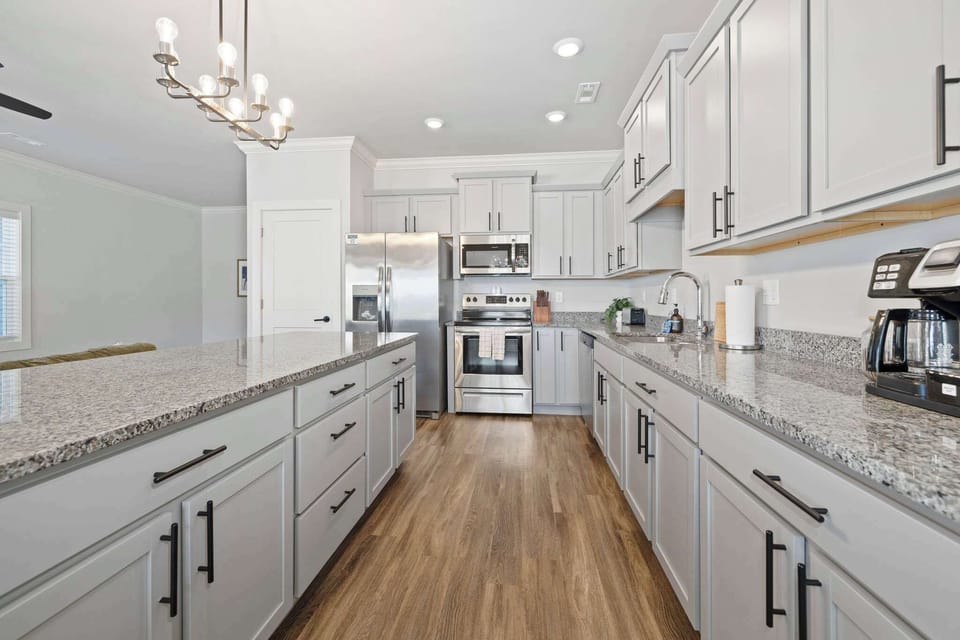 Fully stocked kitchen!