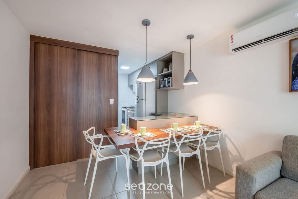 Basic Apartment | Dining