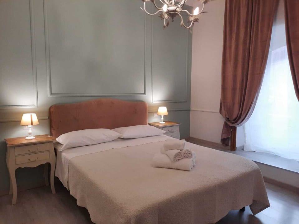 Classic Room, City View | In-room safe, desk, laptop workspace, blackout drapes