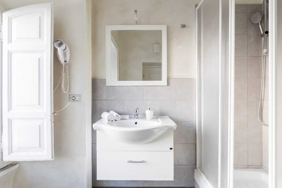 Classic Room, City View | Bathroom | Hair dryer, towels, soap, toilet paper