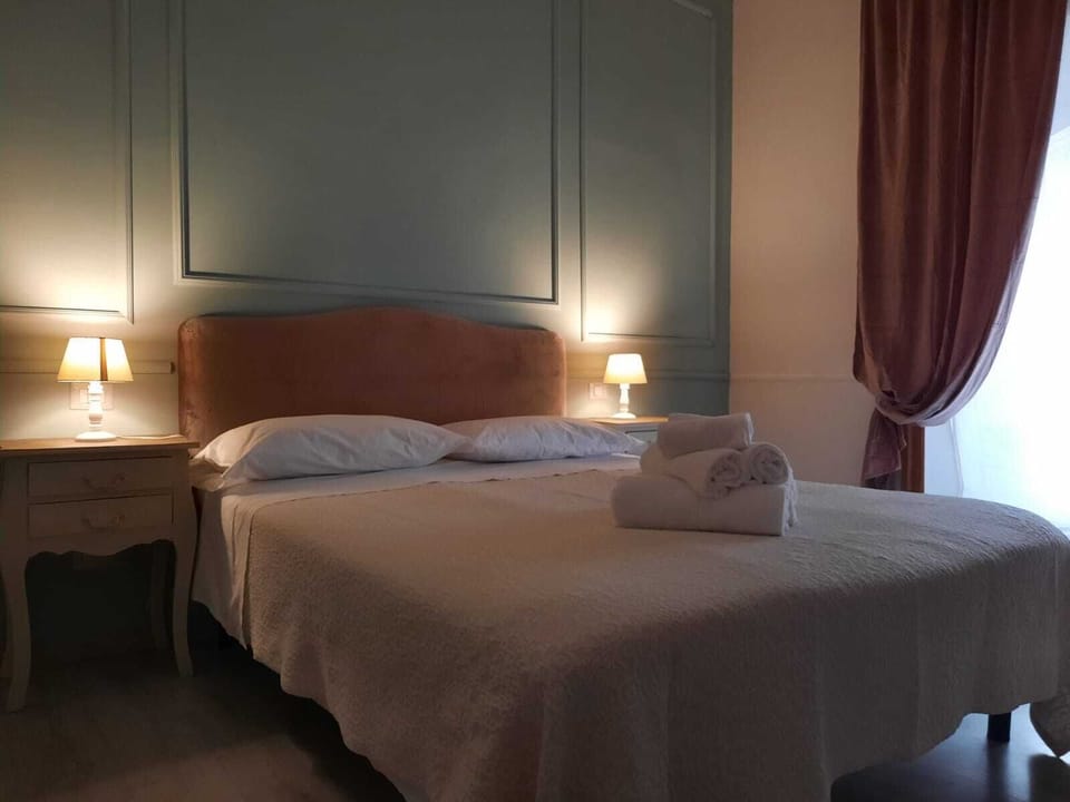 Classic Room, City View | In-room safe, desk, laptop workspace, blackout drapes