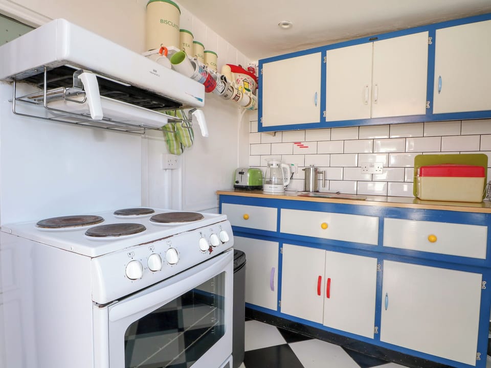Dishwasher, cookware/dishes/utensils