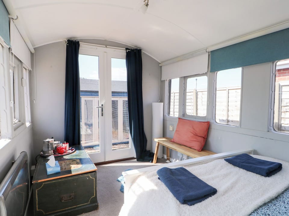 Harbour Road Quirky Beach Railway Carriages Cottage in Arun District
