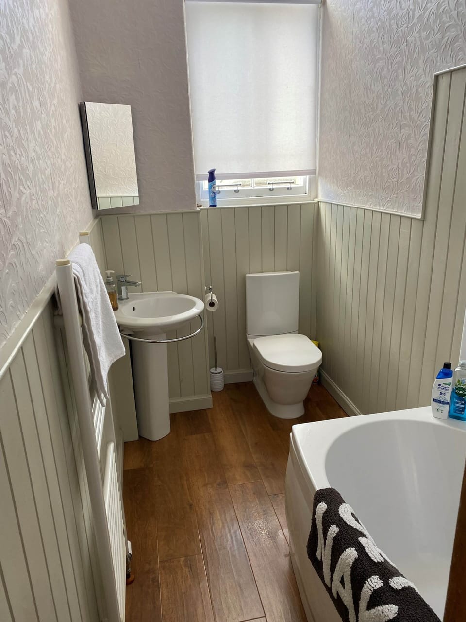 16 MURRAYFIELD AVE  BATHROOM