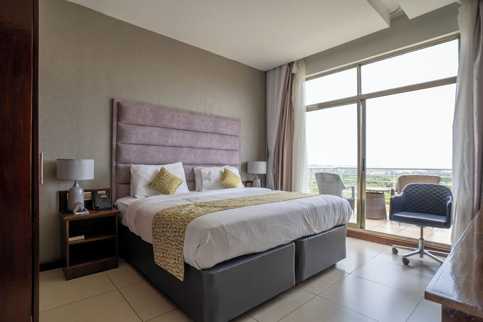 Executive Room, 1 King Bed, Non Smoking, Lake View | In-room safe, desk, laptop workspace, blackout drapes