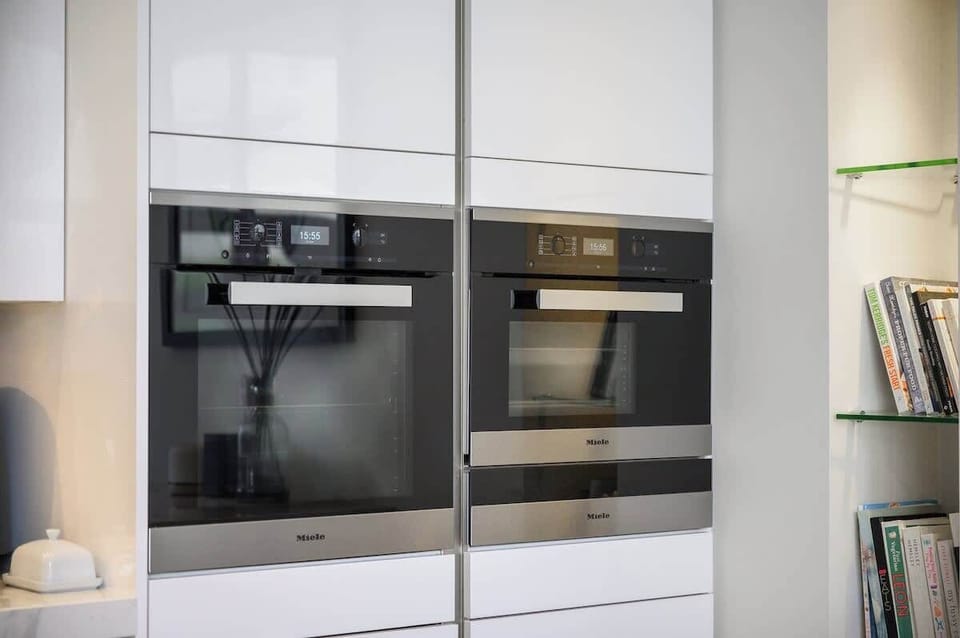 Double oven and grill - cook your desired meals and enjoy.