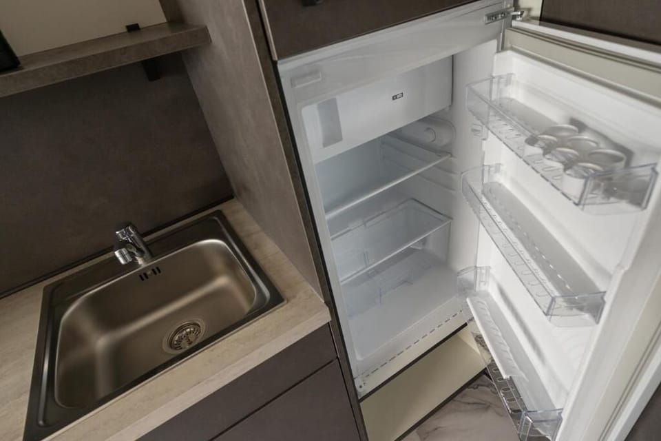 Deluxe Double Room, City View | In-room dining