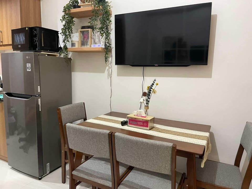 Condo, 1 Bedroom, Balcony | In-room dining