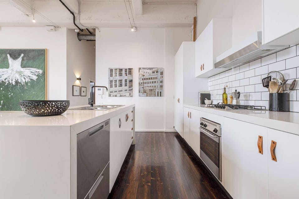 GALLEY KITCHEN: Fully equipped and ready for the most experienced chef or budding culinary enthusiast. Whatever your strengths, you'll find this space a joy to be in. 