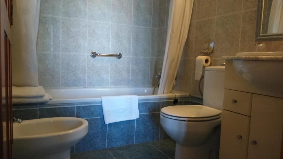 Twin Room | Bathroom | Bathtub
