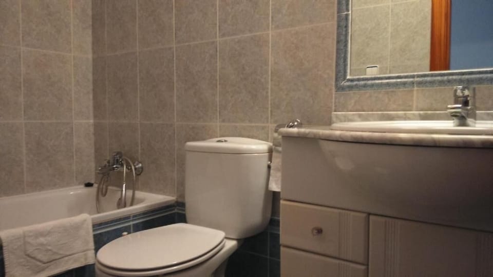 Twin Room | Bathroom | Bathtub