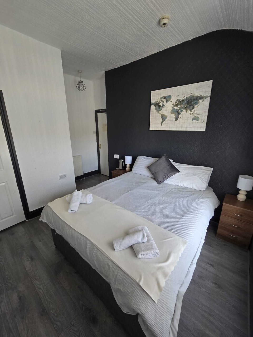 Triple Room | Bathroom | Towels, soap, shampoo, toilet paper