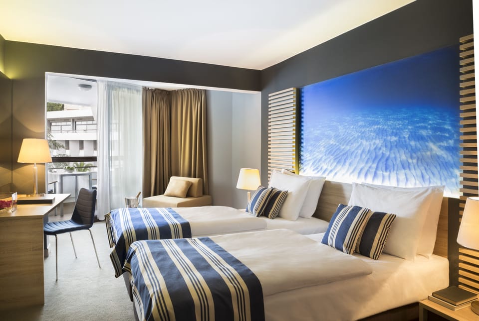 Junior Suite | Minibar, in-room safe, desk, iron/ironing board