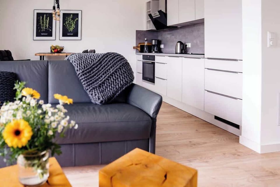 Wohnzimmer mit Blick auf die Küche
