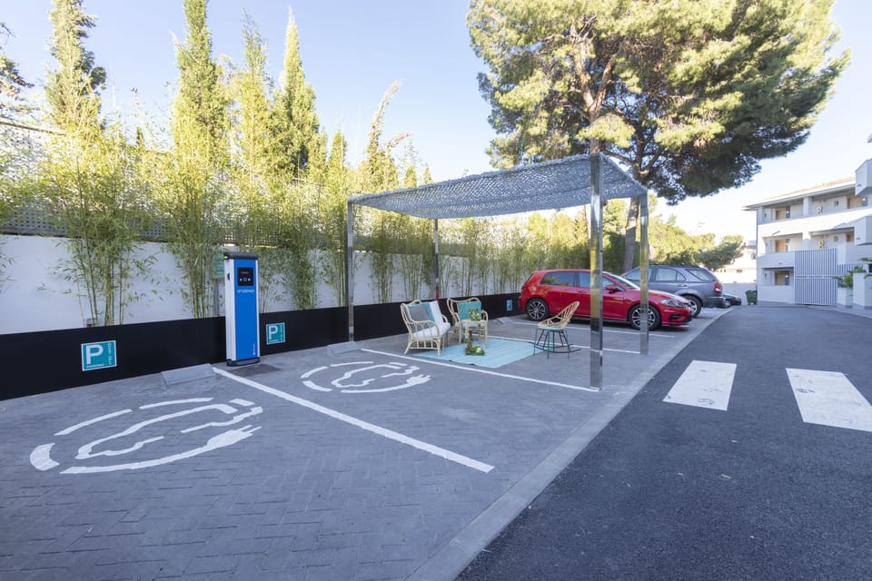 Onsite parking, limited parking