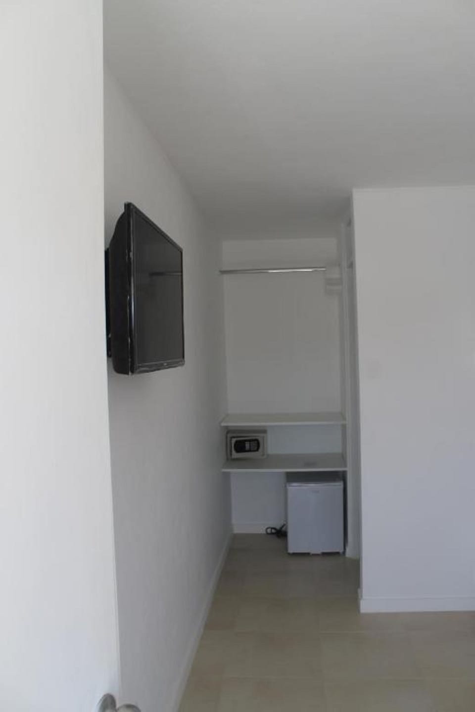 Basic Room, 1 Double Bed, Private Bathroom | Premium bedding, minibar, in-room safe, soundproofing