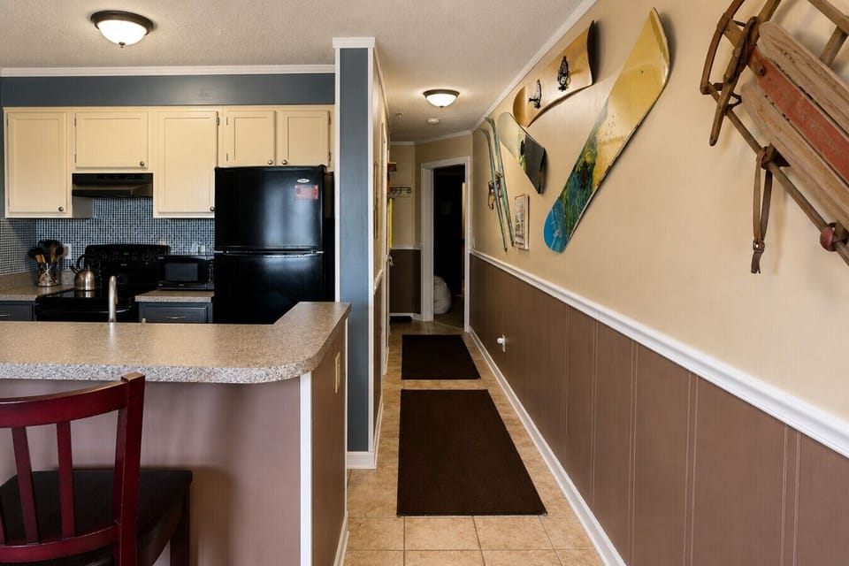 Mountain-inspired ski décor