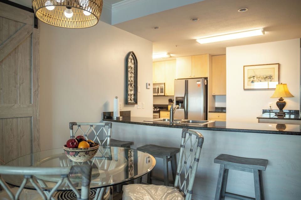 Island seating and dining table 