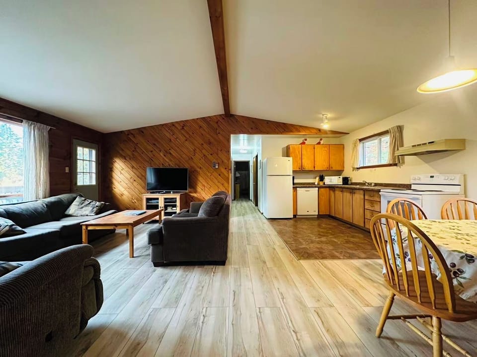 Deluxe Cottage, 3 Bedrooms, Kitchen, Lake View | Living area | TV, fireplace, DVD player