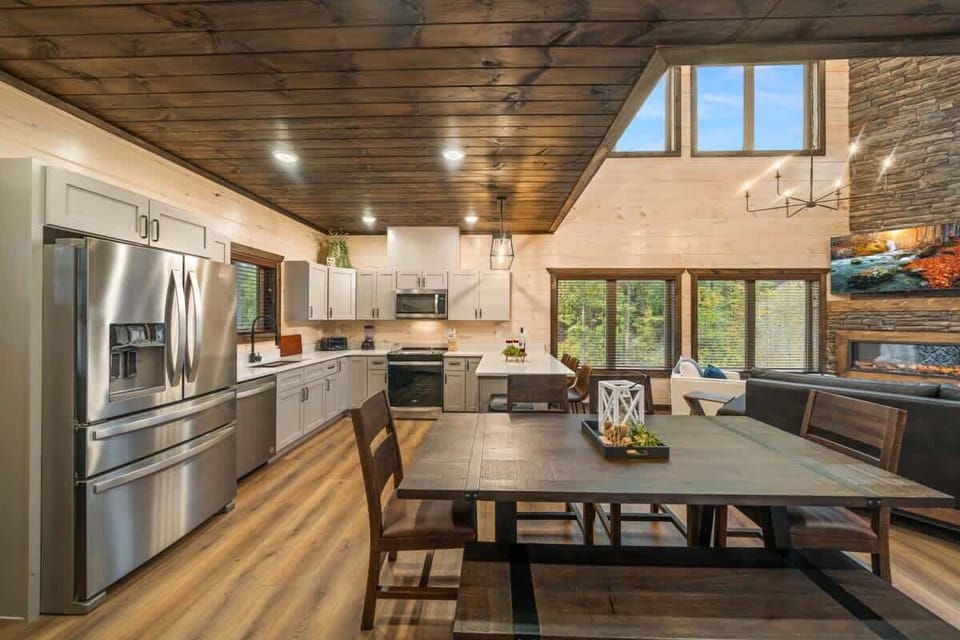 Dining and fully stocked kitchen area. 